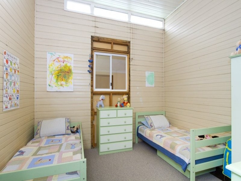 16 Surfers Parade, Thirroul NSW 2515