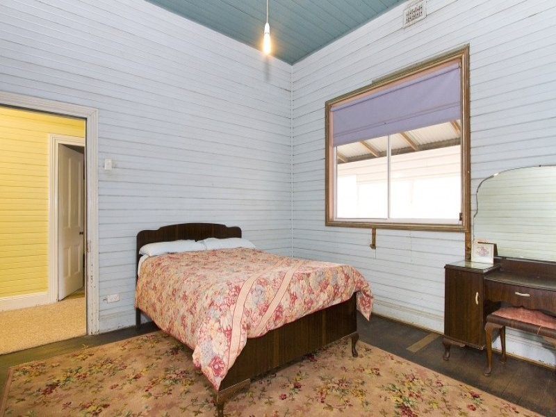 16 Surfers Parade, Thirroul NSW 2515