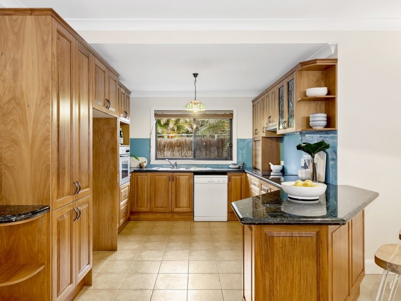 8 Squires Crescent, Coledale NSW 2515