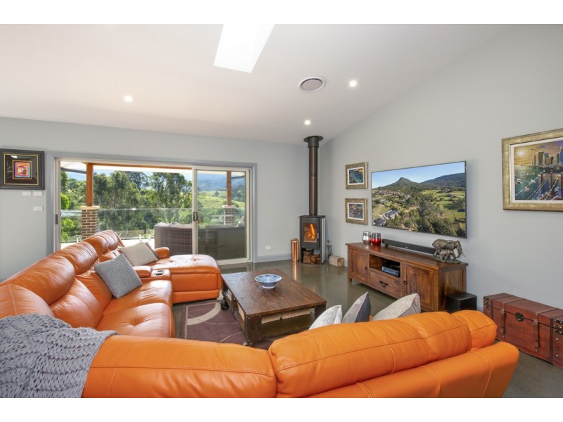 70 William James Drive, Mount Kembla NSW 2526