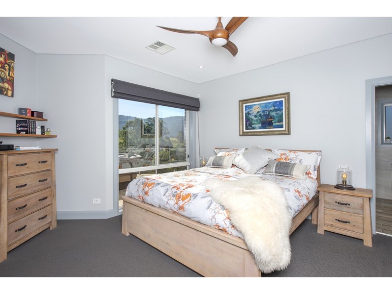 70 William James Drive, Mount Kembla NSW 2526