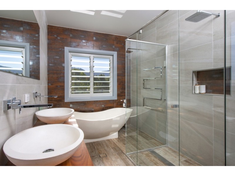 70 William James Drive, Mount Kembla NSW 2526