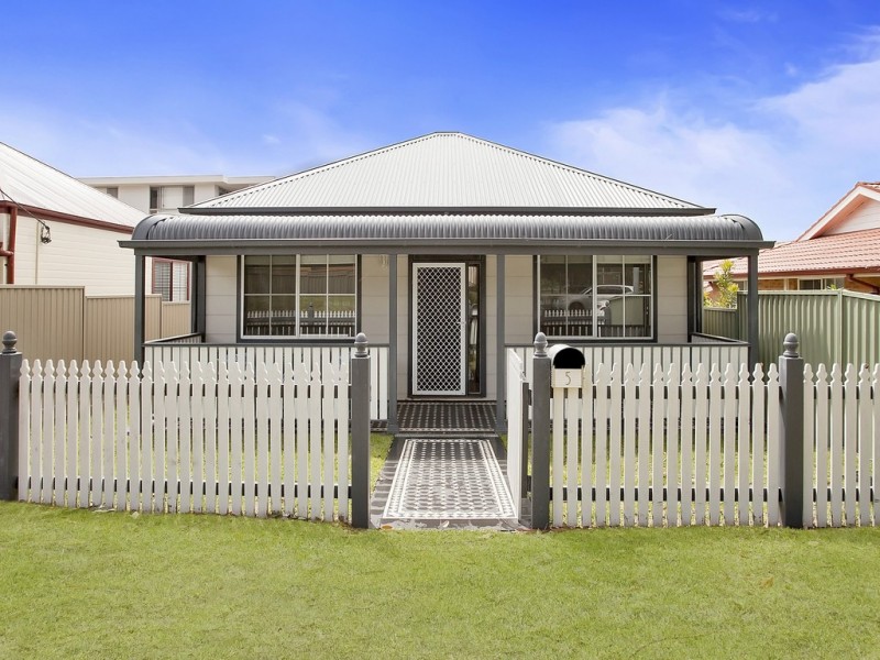 5 Stuart Street, Helensburgh NSW 2508