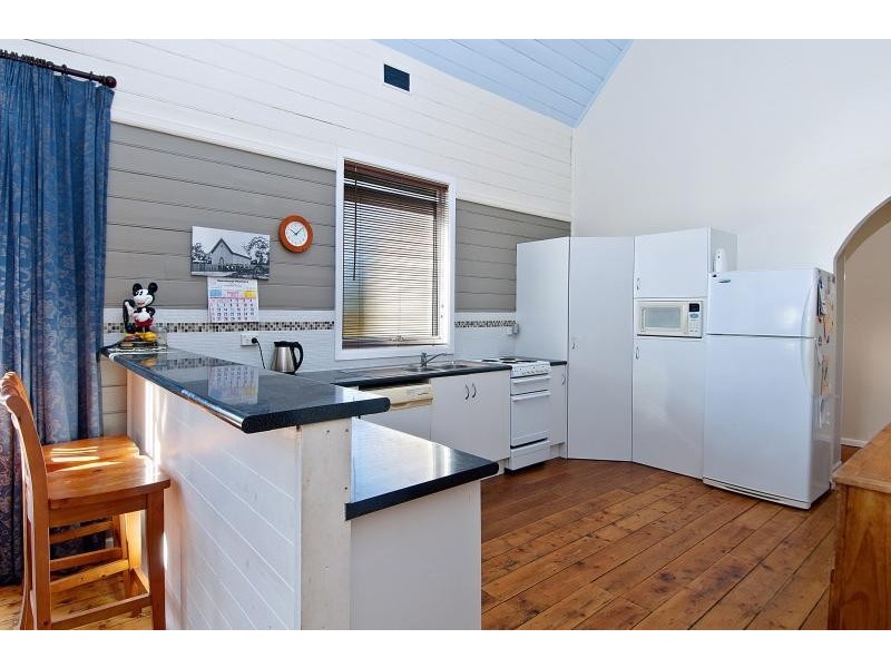 4 Robertson Street, Helensburgh NSW 2508