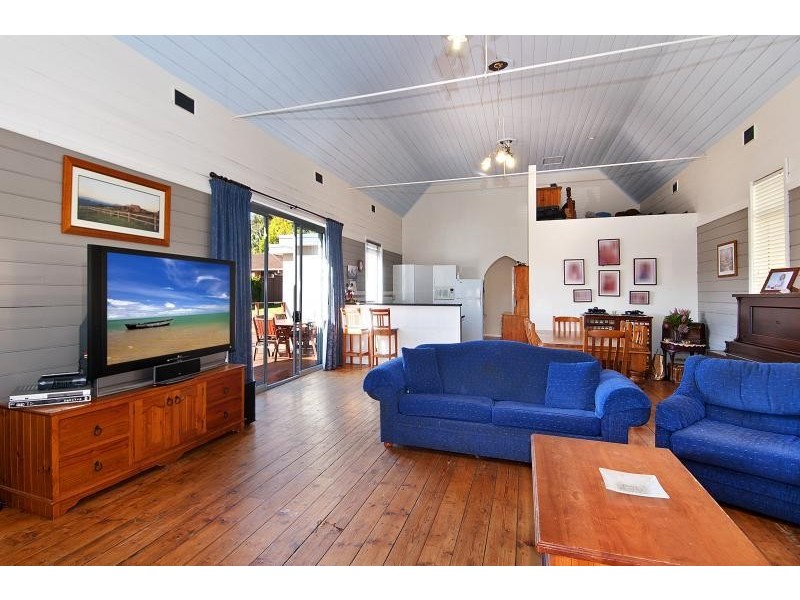 4 Robertson Street, Helensburgh NSW 2508