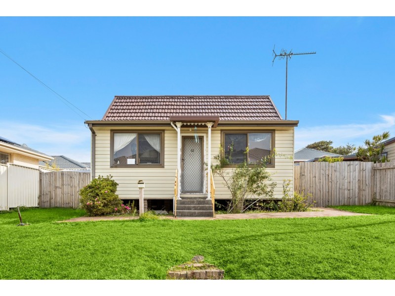 12 Stuart Street, Helensburgh NSW 2508