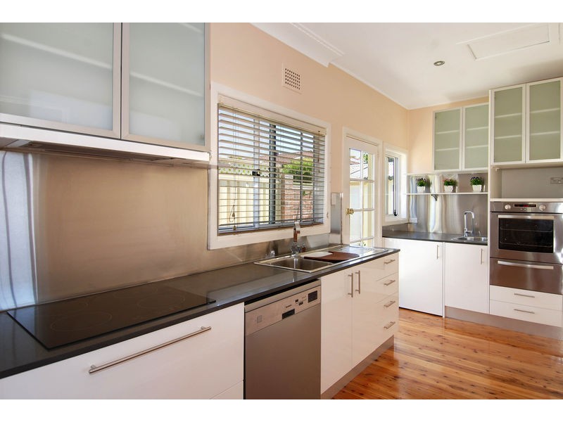 4 Hay Street, Helensburgh NSW 2508