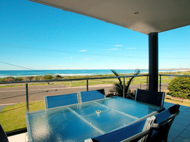 8 Beach Drive, Woonona NSW 2517