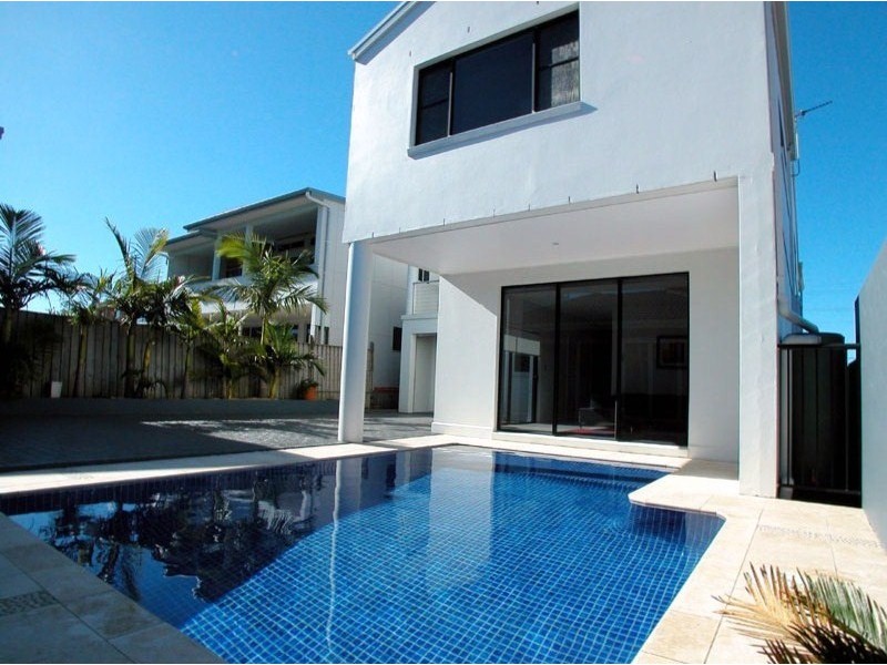 8 Beach Drive, Woonona NSW 2517