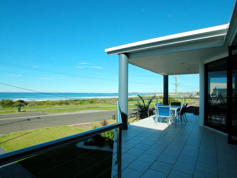 8 Beach Drive, Woonona NSW 2517