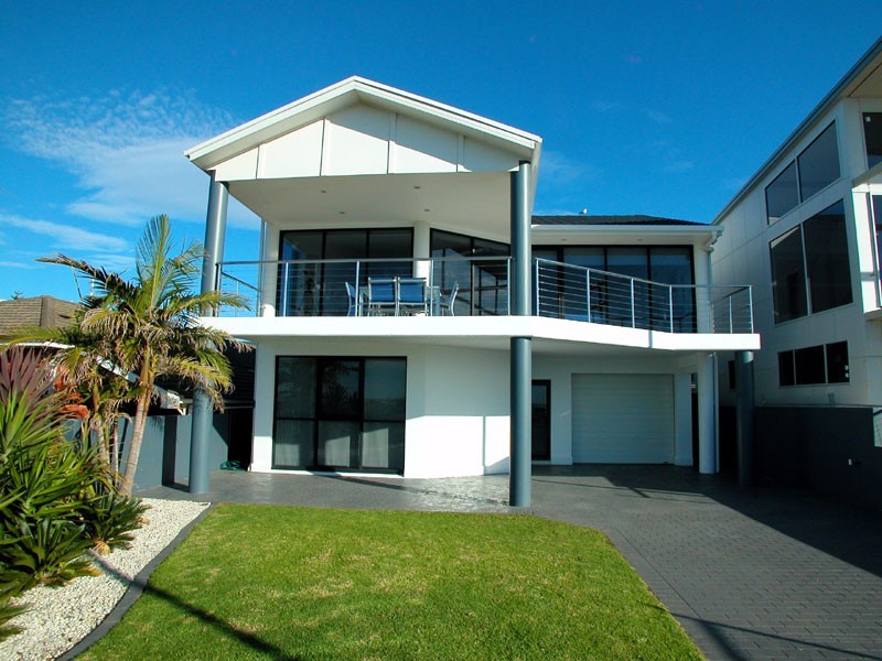 8 Beach Drive, Woonona NSW 2517