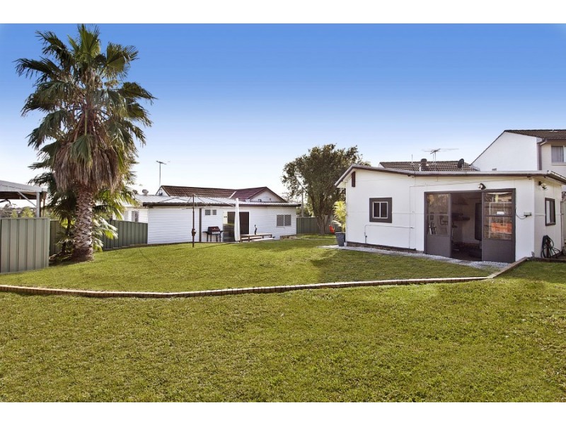 4 Hakea Street, Yarrawarrah NSW 2233