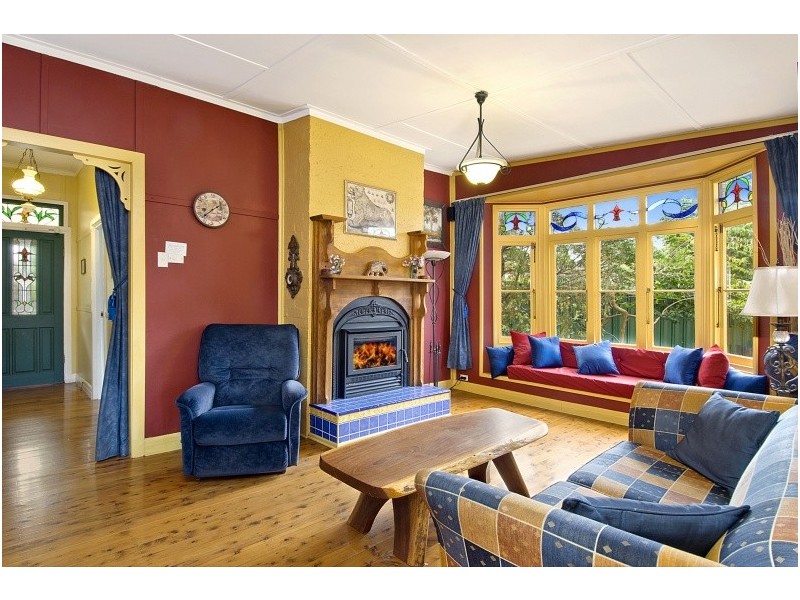 11 The Crescent, Helensburgh NSW 2508