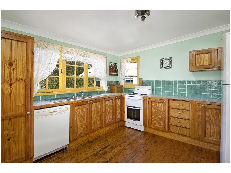 11 The Crescent, Helensburgh NSW 2508