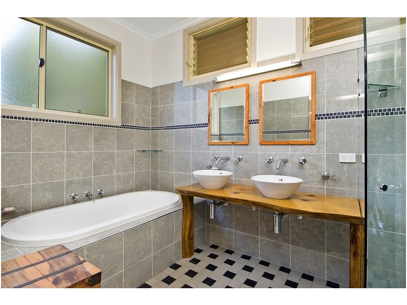 11 The Crescent, Helensburgh NSW 2508