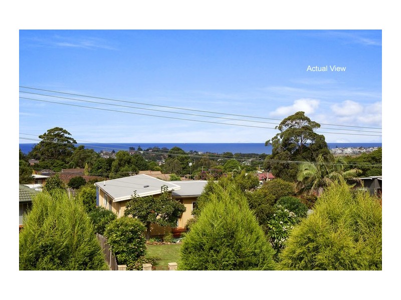 8 Robinsville Crescent, Thirroul NSW 2515