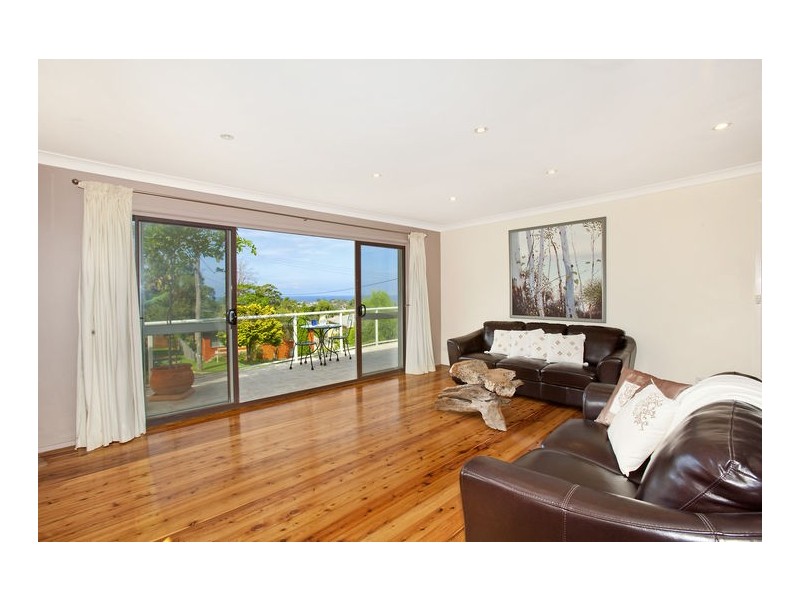 8 Robinsville Crescent, Thirroul NSW 2515