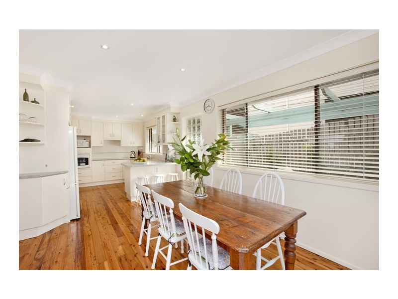 8 Robinsville Crescent, Thirroul NSW 2515