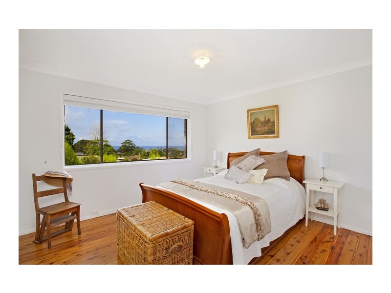 8 Robinsville Crescent, Thirroul NSW 2515