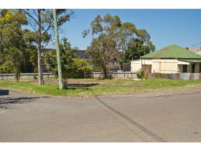 1,3,5 Stuart Street, Helensburgh NSW 2508