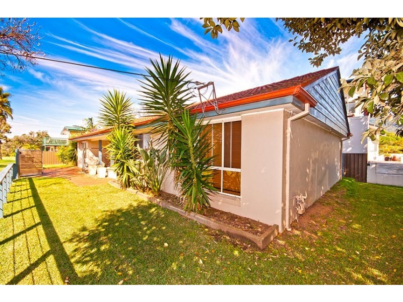 11 Corbett Avenue, Thirroul NSW 2515