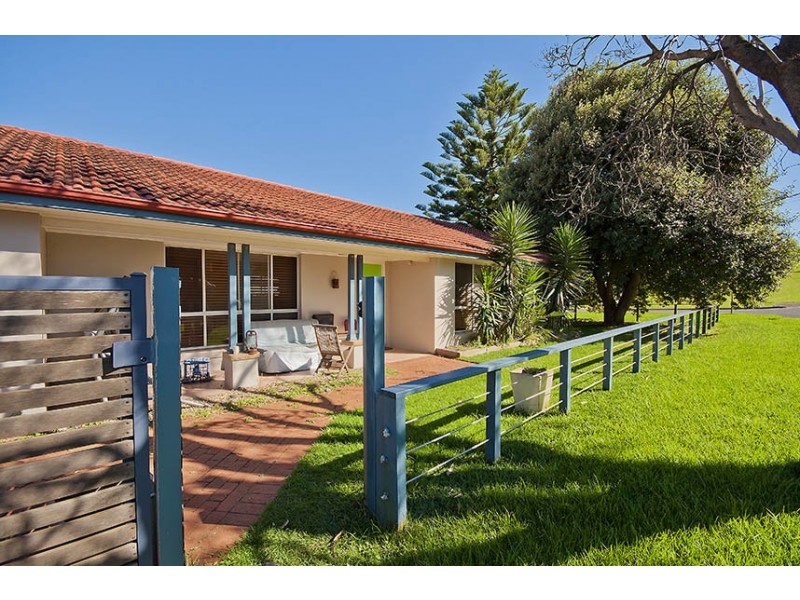 11 Corbett Avenue, Thirroul NSW 2515