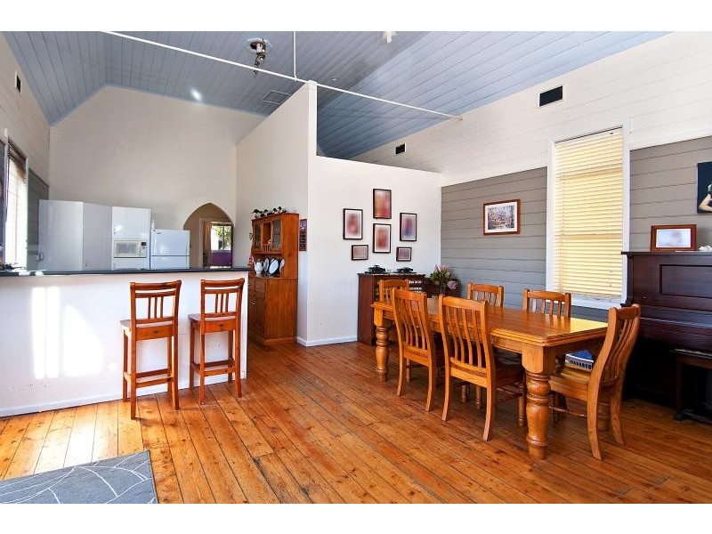 4 Robertson Street, Helensburgh NSW 2508