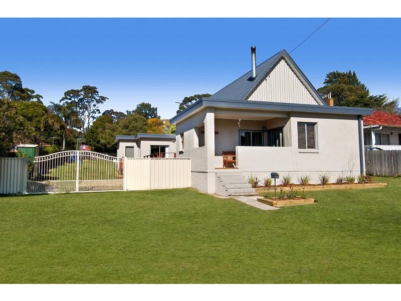 4 Robertson Street, Helensburgh NSW 2508