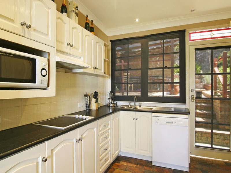 8 Haig Street, Wombarra NSW 2515