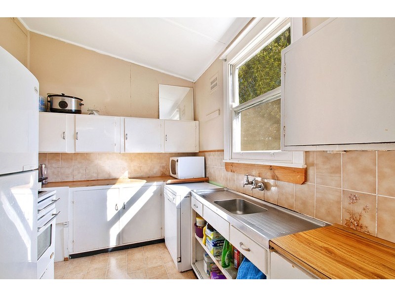 11 Rosebery Street, Heathcote NSW 2233