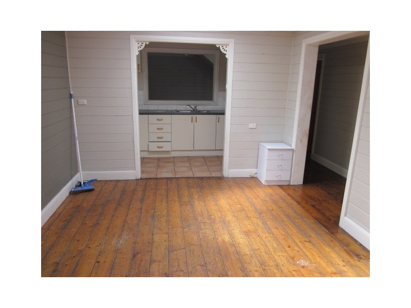 147 Parkes Street, Helensburgh NSW 2508