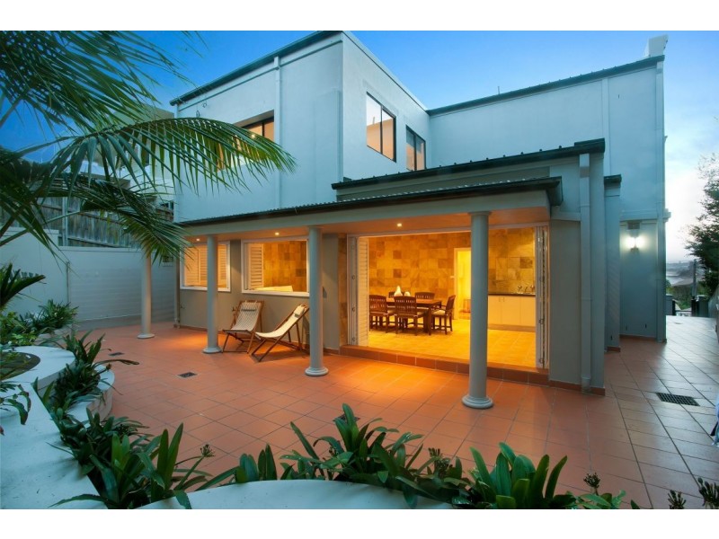 2J Mountain Road, Austinmer NSW 2515