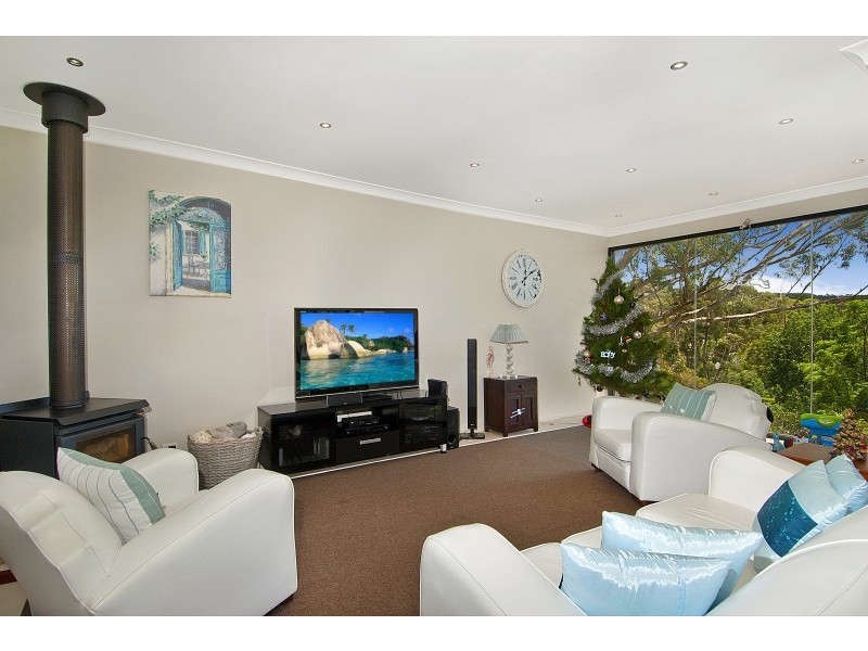 93 The Crescent, Helensburgh NSW 2508