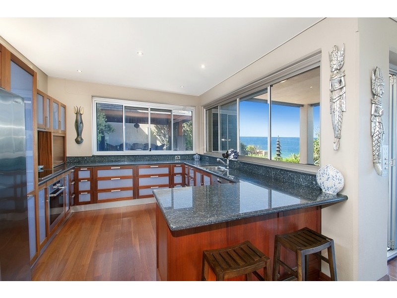 2 Corbett Avenue, Thirroul NSW 2515