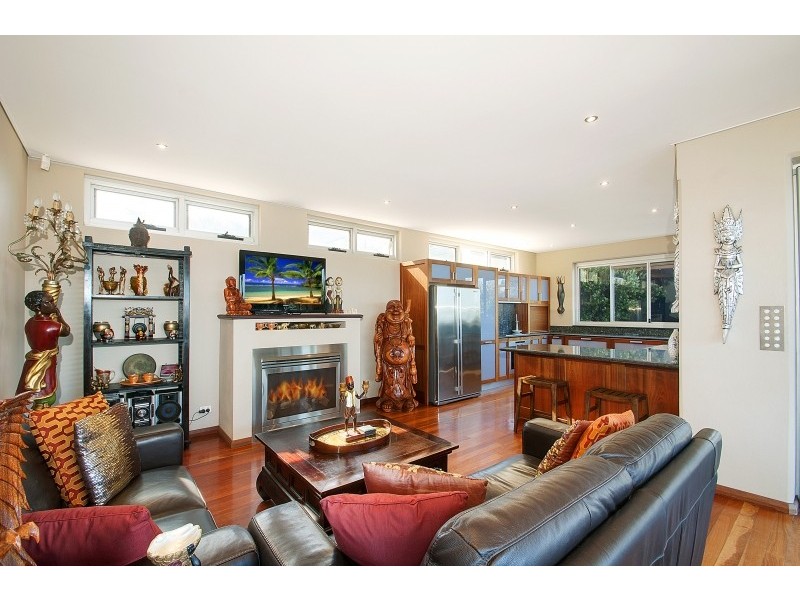 2 Corbett Avenue, Thirroul NSW 2515