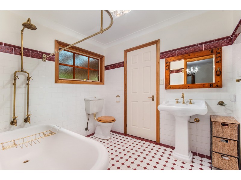14 The Crescent, Helensburgh NSW 2508