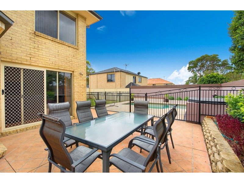 17 Silvereye Cct, Woronora Heights NSW 2233
