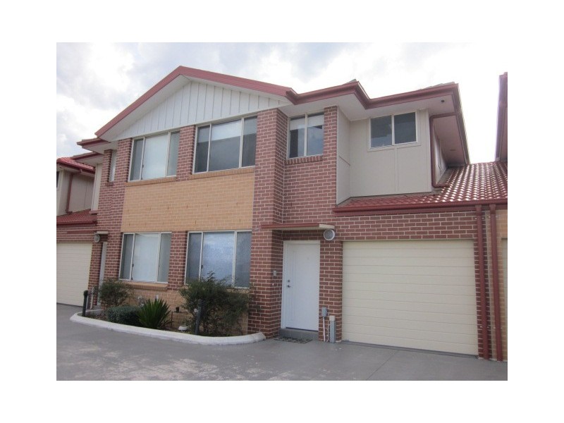 13/221A Waterworth Drive, Mount Annan NSW 2567