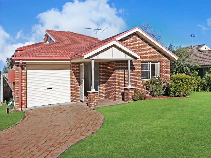 8 Rudd Close, Casula NSW 2170