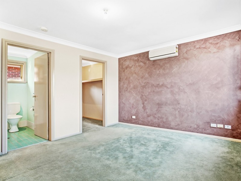 8 Rudd Close, Casula NSW 2170