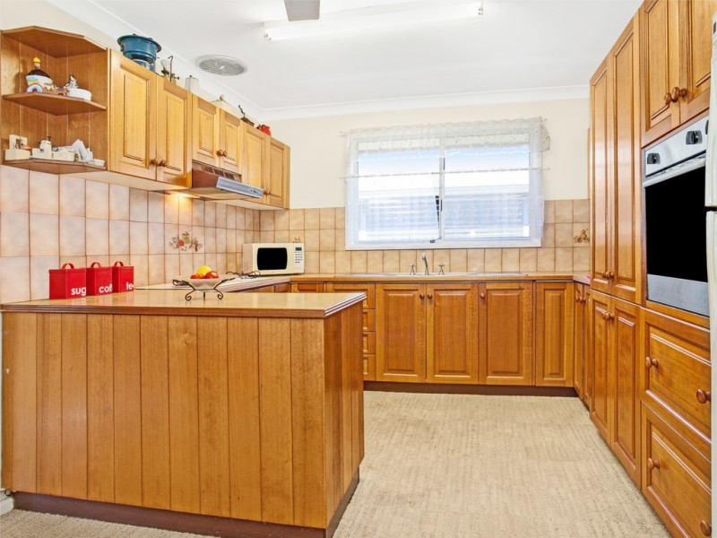 18 Craig Crescent, Dapto NSW 2530