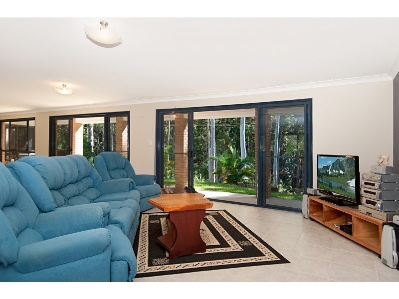 28 White Wood Court, Lake Macdonald QLD 4563