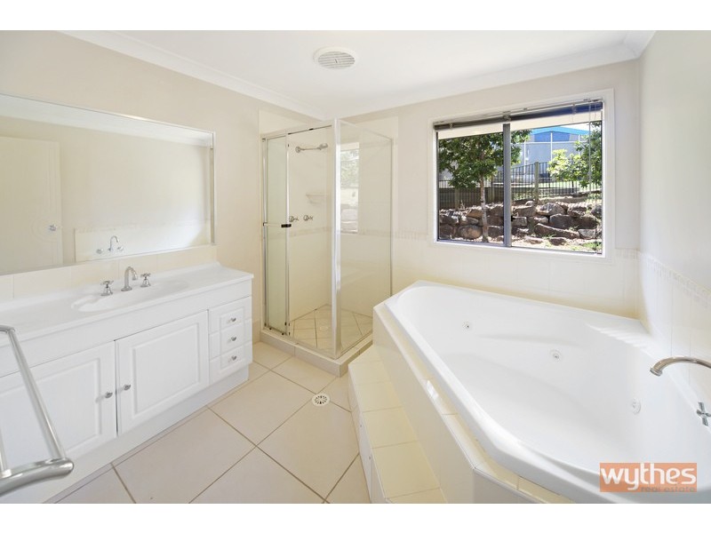 35 Kensington Drive, Cooroy QLD 4563