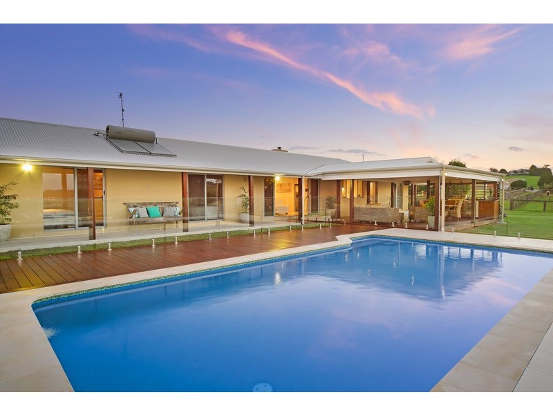 2 Pine Tree Drive, Lake Macdonald QLD 4563