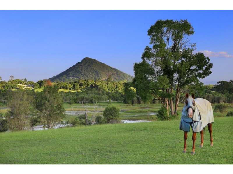 2 Pine Tree Drive, Lake Macdonald QLD 4563
