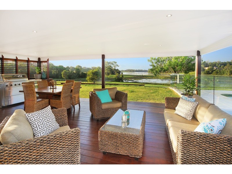 2 Pine Tree Drive, Lake Macdonald QLD 4563