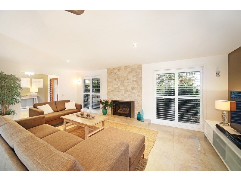 2 Pine Tree Drive, Lake Macdonald QLD 4563