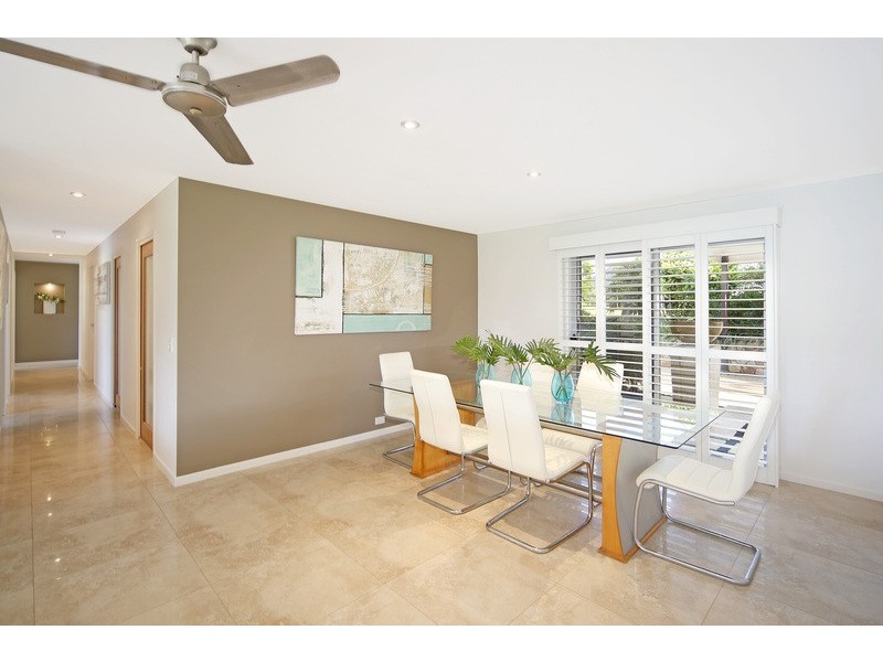 2 Pine Tree Drive, Lake Macdonald QLD 4563
