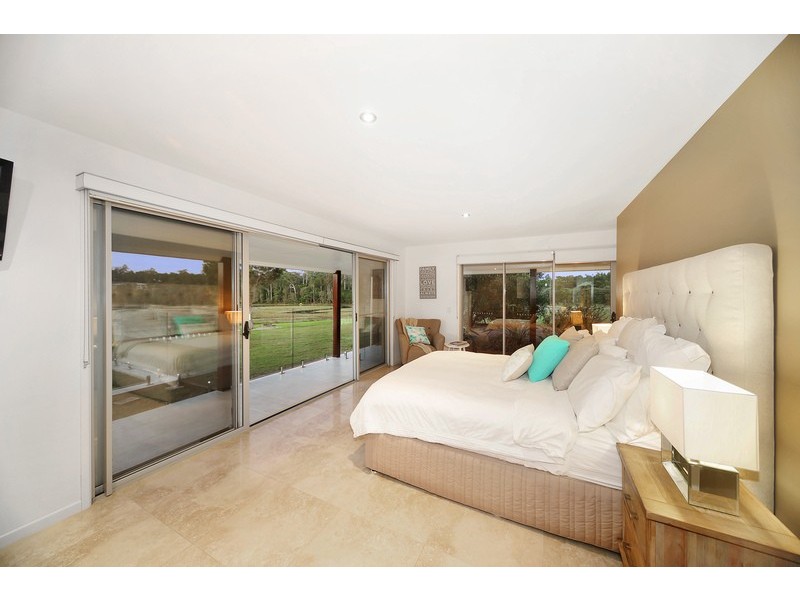 2 Pine Tree Drive, Lake Macdonald QLD 4563