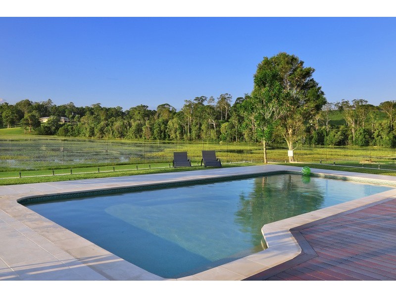 2 Pine Tree Drive, Lake Macdonald QLD 4563